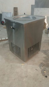Tawa ice-cream machine with circular cooling plate